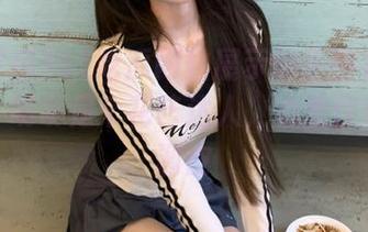 51吃瓜网站展示的玉田花店老板娘，明明是个花艺达人，心里住着个小调皮