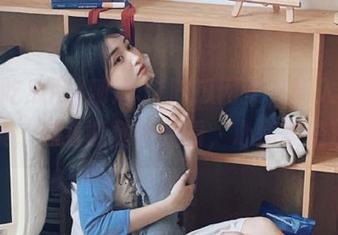 刚进51吃瓜网页，如入无人之境，想着能随便观看，心情美滋滋！