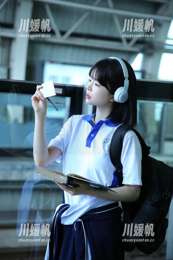 www.51 换了“www.51cgfun.com”苹果版,我才明白,八卦就是一场没完没了的狂欢!