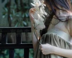点开www.吃瓜爆料.com的链接，有种走进了八卦的黑洞…