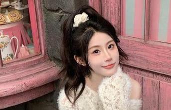 吾爱吃瓜51视频：听说某位素人被拍到了在墙角偷偷翻手机！