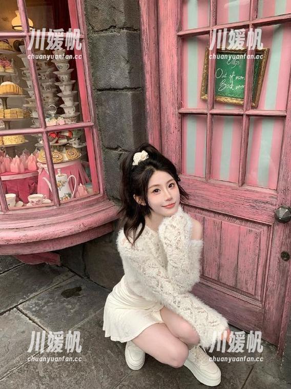 吾爱吃瓜51视频：听说某位素人被拍到了在墙角偷偷翻手机！