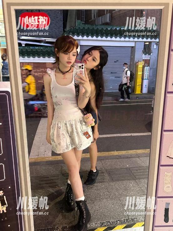 黑料吃瓜 在黑料吃瓜苹果版上看热搜,不出门也能感受天边的瓜田上飞来的八卦!