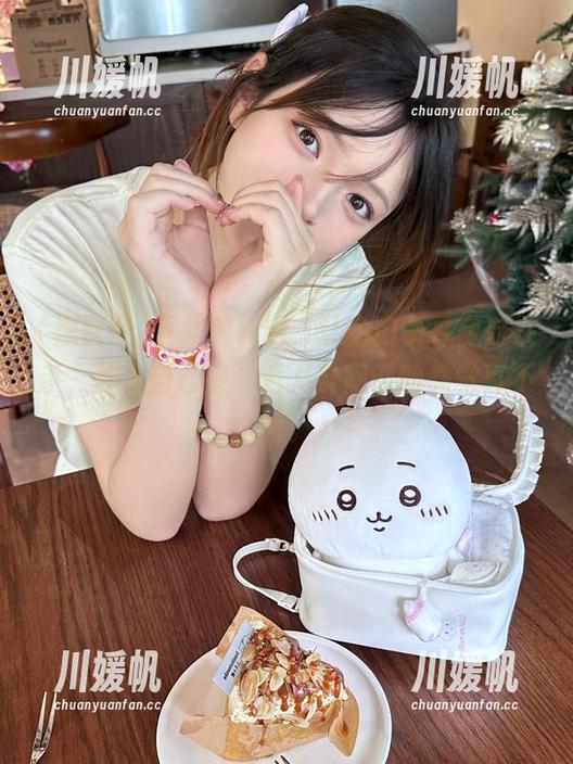 黑料网 下载黑料网,让热门事件随时在手,想象自己是一名八卦间谍的感觉真不错。